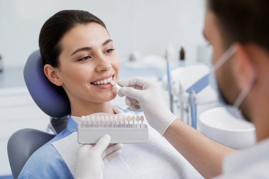 Couronne en zirconium : prix, avantages et indications en dentisterie esthétique