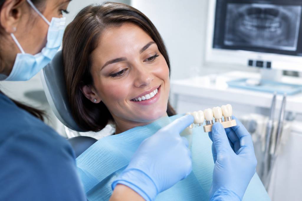 Couronnes zirconium : avantages, prix et durée de vie pour un sourire naturel